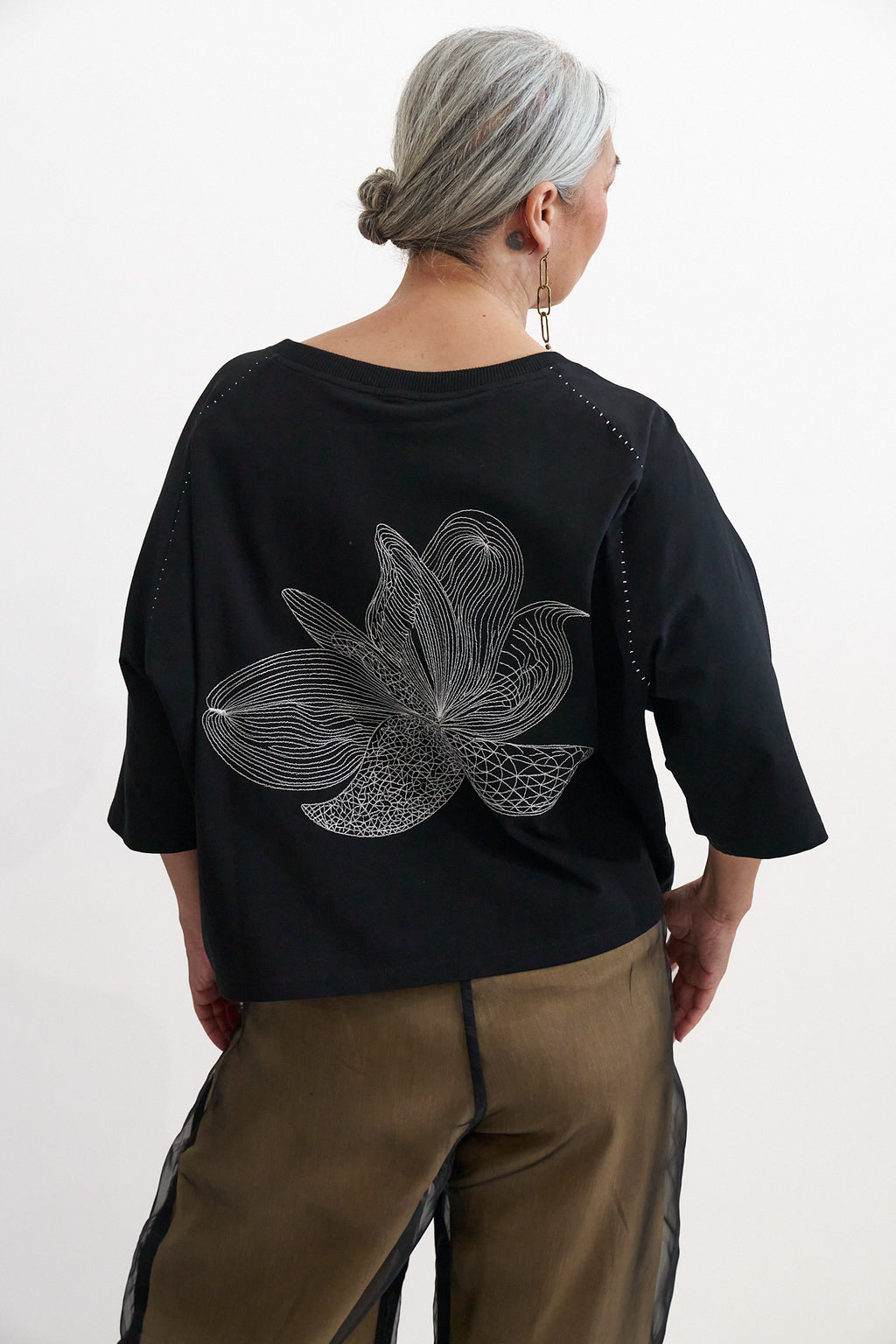  VAGUE Embroidered Tee  | ATELIER957