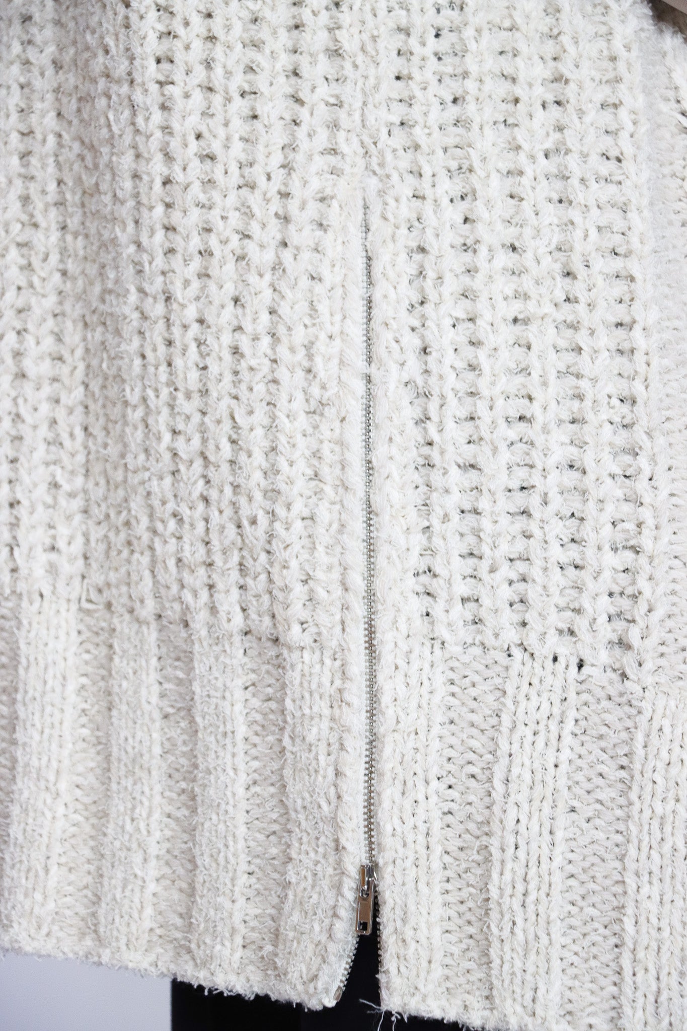 AVIU No Sleeve Jumper | ATELIER957