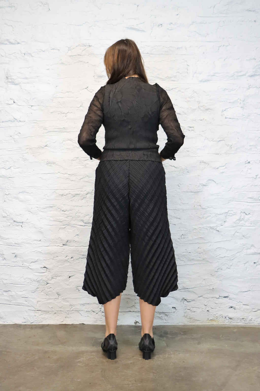 MC Oasis Embroider Top (2 Colors) I ATELIER957