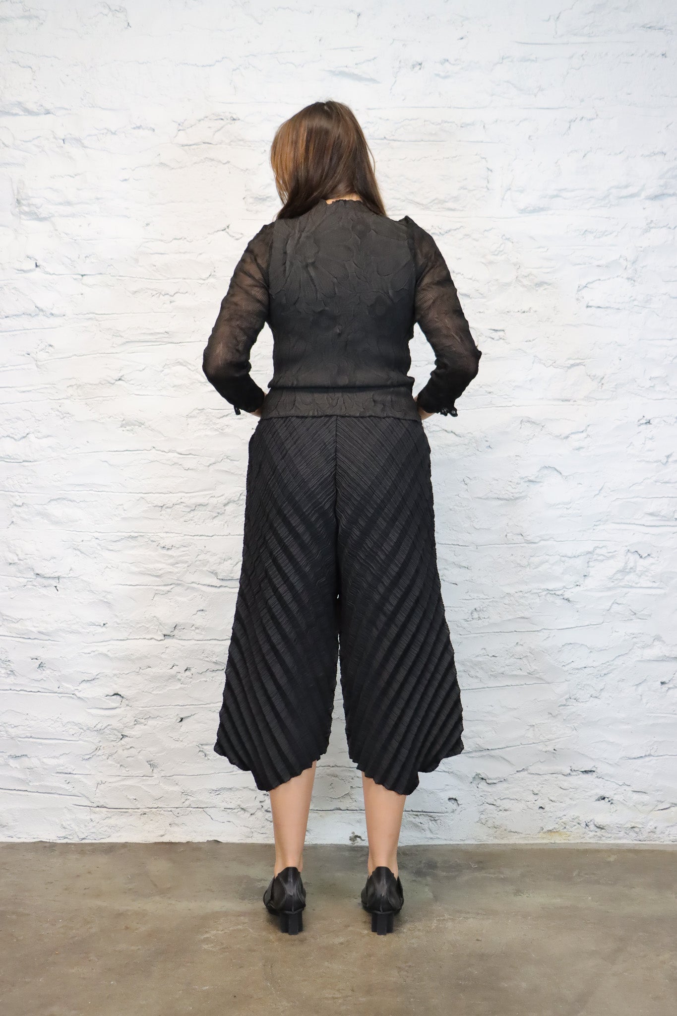 MC Oasis Embroider Top (2 Colors) I ATELIER957