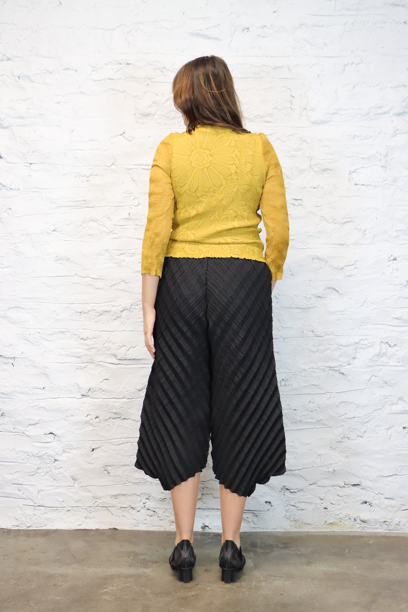 MC Oasis Embroider Top (2 Colors) I ATELIER957