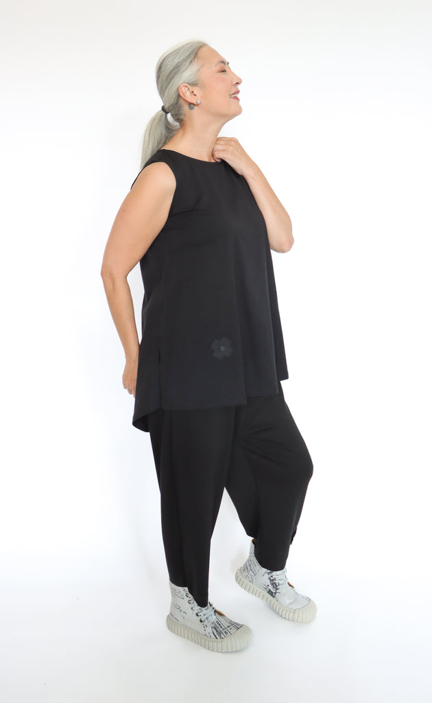 The PLUSLAVIE PLÜ Black A Top | ATELIER957
