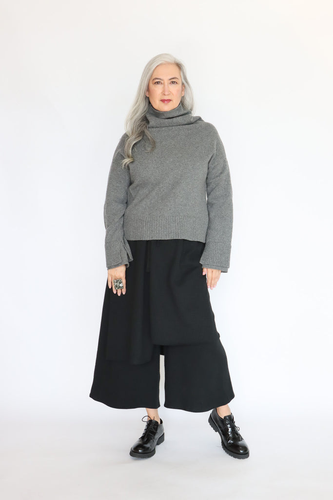 Touch Me by Olena Kovalenko Rotterdam Sweater (2 Colors) | ATELIER957