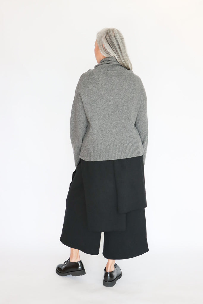 Touch Me by Olena Kovalenko Rotterdam Sweater (2 Colors) | ATELIER957