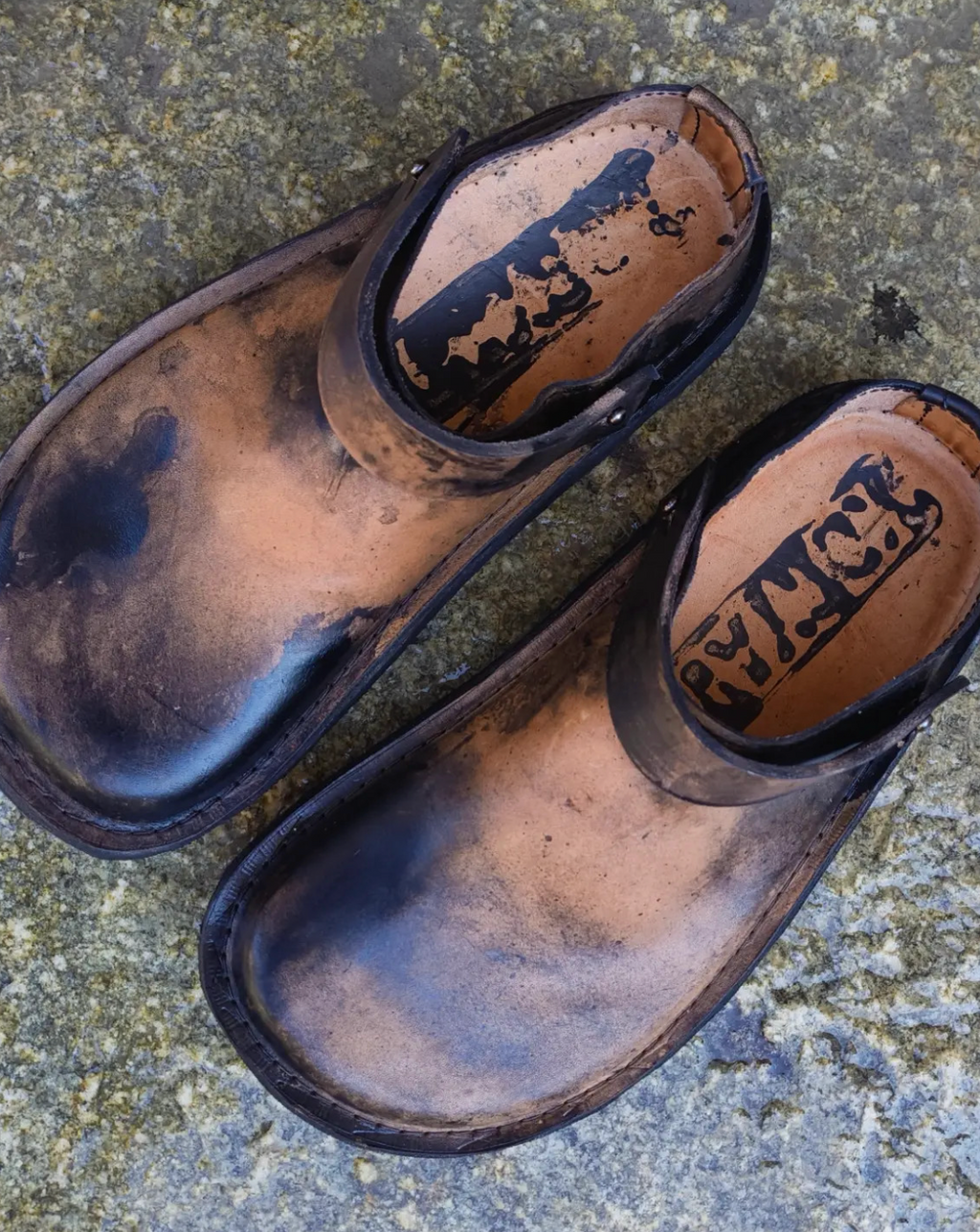 koryavy_dub Tanned Clogs