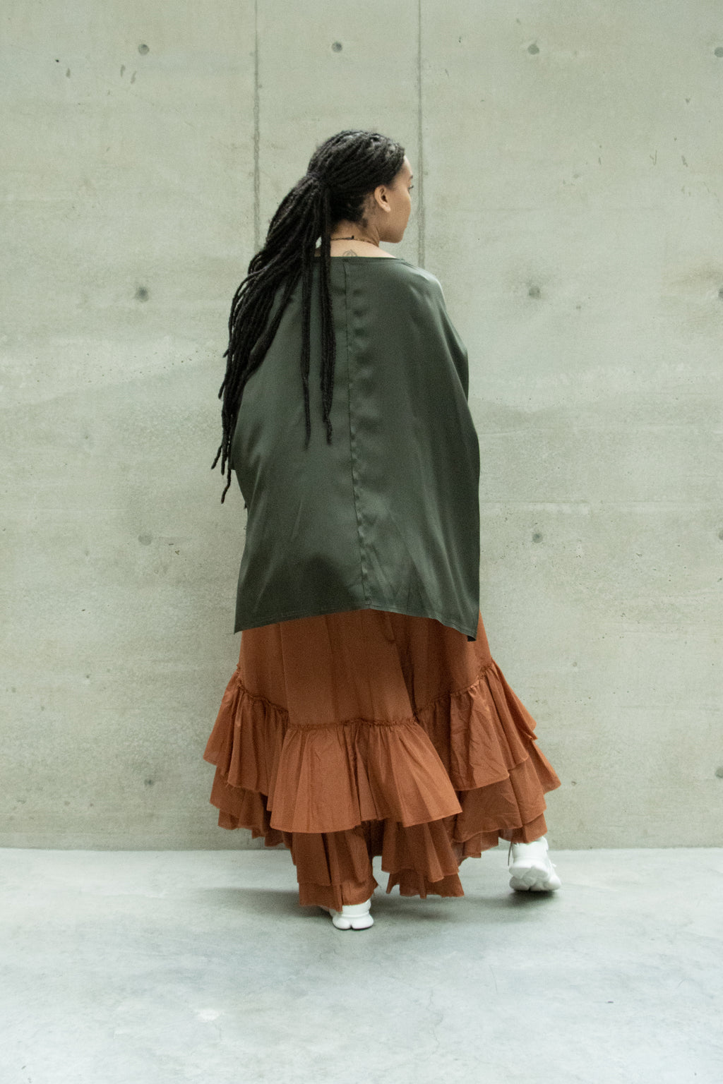 Amano Colab Olive Silk Top | ATELIER957